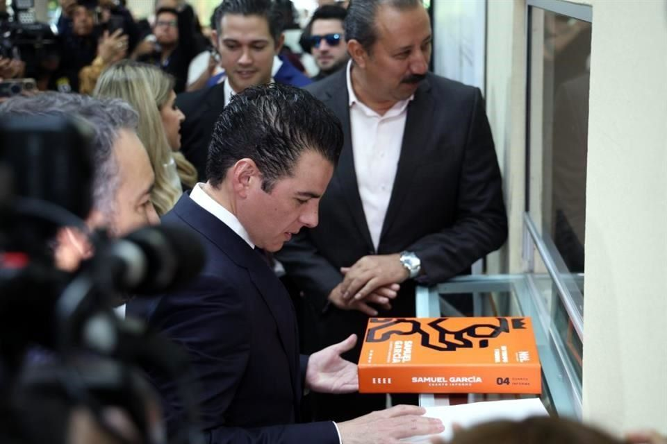 Image - Regio Politica Miguel Flores Acudió a Tapar El Desaire De Samuel García.