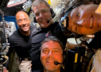 Equipo Del Artemis 2 En Fotografía - Regio Politica