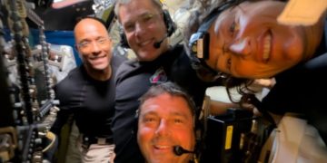 Equipo Del Artemis 2 En Fotografía - Regio Politica