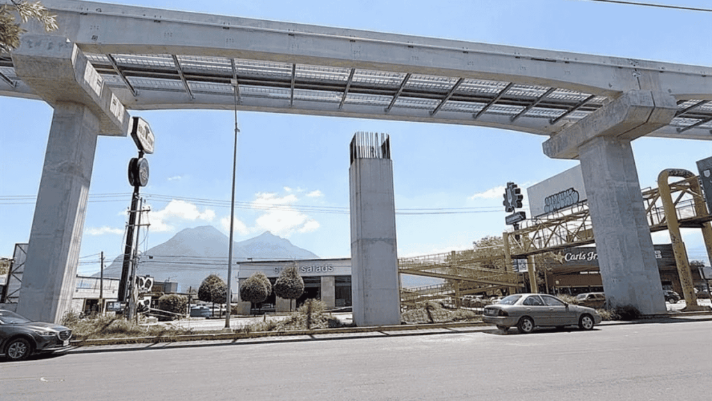 Propaganda En El Monorriel De Nuevo León - Regio Politica
